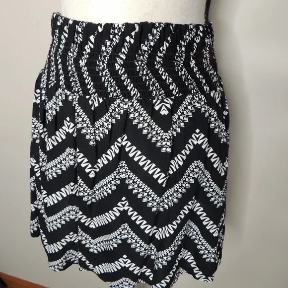 Joe B Black and White Chevron Skirt - Picture 2 of 4
